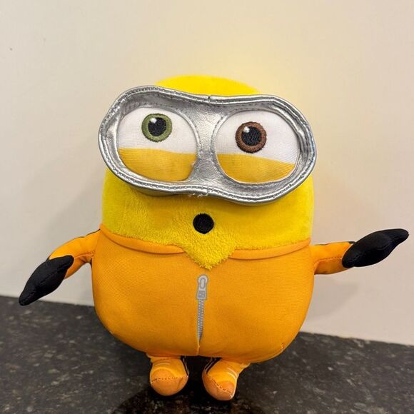 Minions Kung Fu Bob Plush The Rise of Gru 7" Yellow New-Illumination - Picture 1 of 6